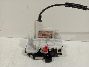 Begagnade Hasplåt, fram Fiat 500 Pris € 20,00 Marginaltabell erbjuds av Van der Ven Autorecycling B.V.