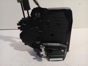 Gebruikte Slotmechaniek Portier 4Deurs links-achter Lexus ES Prijs € 40,00 Margeregeling aangeboden door Van der Ven Autorecycling B.V.