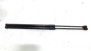 Begagnade Set med gasfjädrar, baklucka Kia XCeed Pris € 12,50 Marginaltabell erbjuds av Van der Ven Autorecycling B.V.