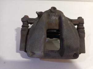 Begagnade Främre bromsok, höger Honda CR-V Pris € 30,00 Marginaltabell erbjuds av Van der Ven Autorecycling B.V.