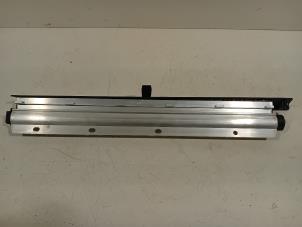 Używane Roleta tylna BMW 5-Serie Cena € 85,00 Procedura marży oferowane przez Van der Ven Autorecycling B.V.