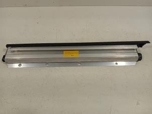 Używane Roleta tylna BMW 5-Serie Cena € 90,00 Procedura marży oferowane przez Van der Ven Autorecycling B.V.