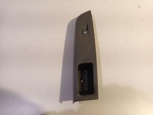 Begagnade Brytare, eldrivna fönster Opel Corsa Pris € 30,00 Marginaltabell erbjuds av Van der Ven Autorecycling B.V.