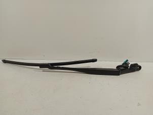 Begagnade Främre torkararm BMW IX Pris € 45,00 Marginaltabell erbjuds av Van der Ven Autorecycling B.V.