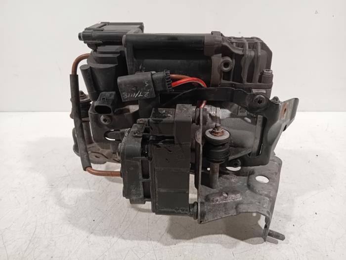 Luchtpomp (Vering) van een Mercedes C-Klasse 2016