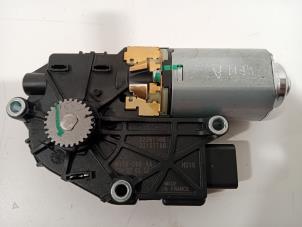 Begagnade Motor, soltak Hyundai Tucson Pris € 75,00 Marginaltabell erbjuds av Van der Ven Autorecycling B.V.