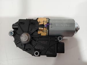 Begagnade Motor, soltak Hyundai Tucson Pris € 75,00 Marginaltabell erbjuds av Van der Ven Autorecycling B.V.