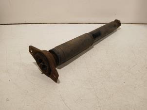 Begagnade Stötdämpare, höger bak Volvo S60 Pris € 15,00 Marginaltabell erbjuds av Van der Ven Autorecycling B.V.