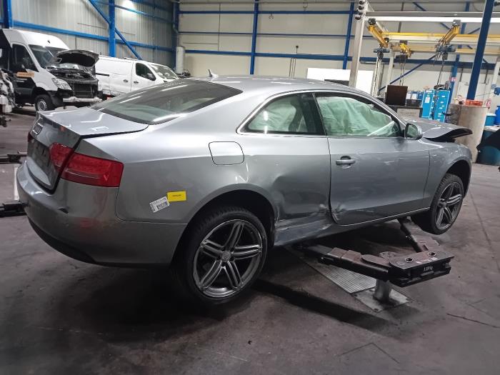 Baklykta, höger från en Audi A5 2010