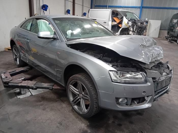 Baklykta, höger från en Audi A5 2010