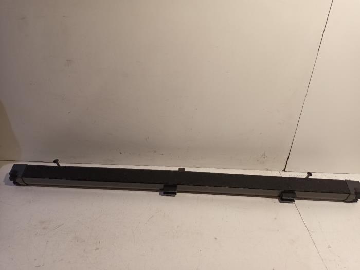 Bagagehylla från en Mazda 6. 2010