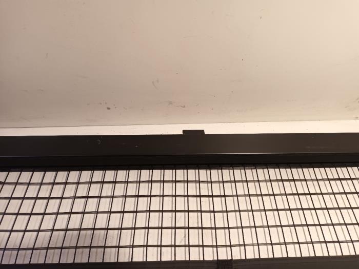 Bagagehylla från en Mazda 6. 2010