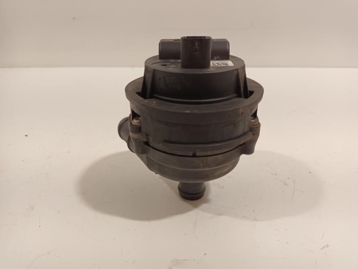Vattenpump från en Alfa Romeo Giulia 2018