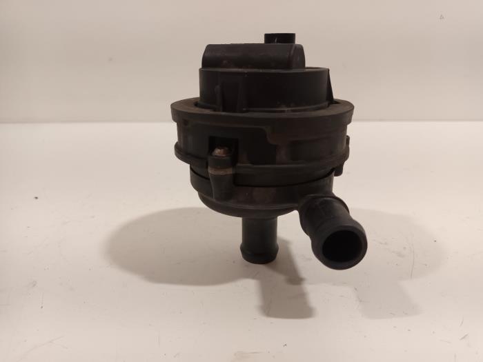 Vattenpump från en Alfa Romeo Giulia 2018
