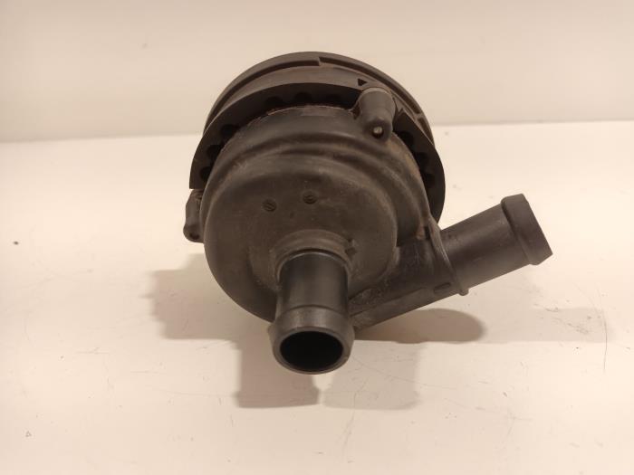 Vattenpump från en Alfa Romeo Stelvio 2018