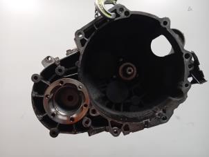 Używane Skrzynia biegów Volkswagen Scirocco Cena € 660,00 Procedura marży oferowane przez Van der Ven Autorecycling B.V.