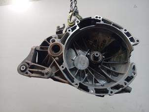 Używane Skrzynia biegów Ford Mondeo Cena € 175,00 Procedura marży oferowane przez Van der Ven Autorecycling B.V.