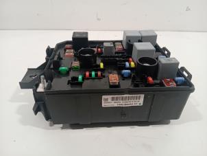 Begagnade Säkringsbox Opel Corsa Pris € 45,00 Marginaltabell erbjuds av Van der Ven Autorecycling B.V.