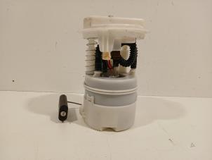 Gebruikte Brandstofpomp Elektrisch Dacia Duster Prijs € 20,00 Margeregeling aangeboden door Van der Ven Autorecycling B.V.