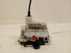 Begagnade Dörrlåsmekanism, 4-dörrars, höger fram Fiat 500 Pris € 20,00 Marginaltabell erbjuds av Van der Ven Autorecycling B.V.