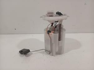 Używane Elektryczna pompa paliwa Renault Scenic Cena € 50,00 Procedura marży oferowane przez Van der Ven Autorecycling B.V.