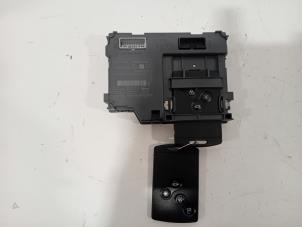 Używane Rózne Renault Captur Cena € 15,00 Procedura marży oferowane przez Van der Ven Autorecycling B.V.