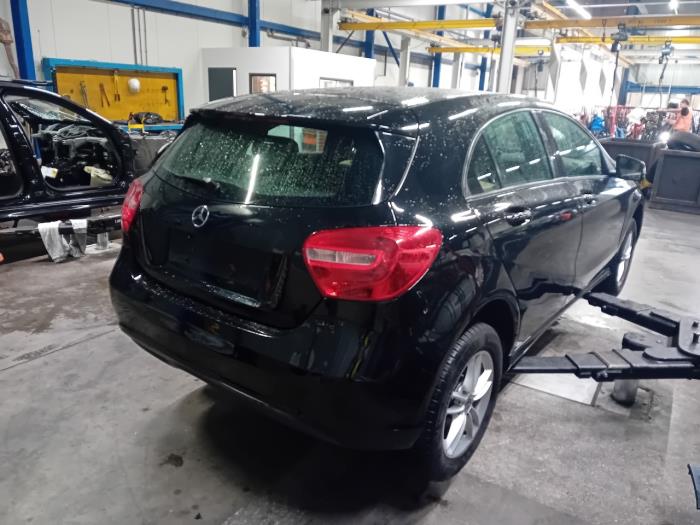 Dörrlåsmekanism, 4-dörrars, vänster bak från en Mercedes A-Klasse 2013