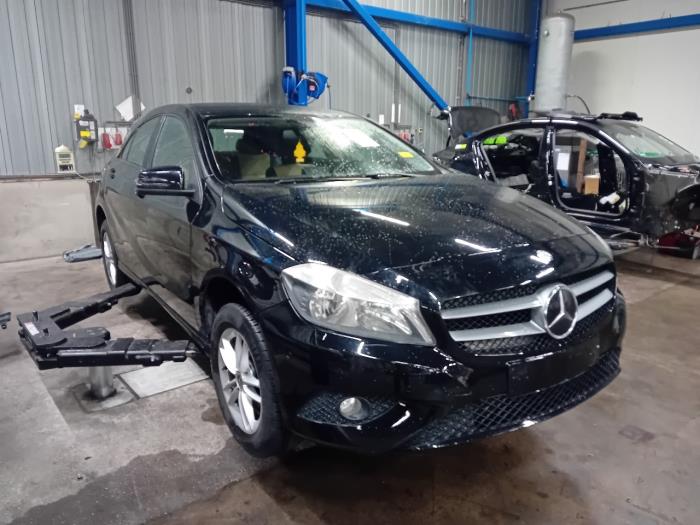 Dörrlåsmekanism, 4-dörrars, vänster bak från en Mercedes A-Klasse 2013