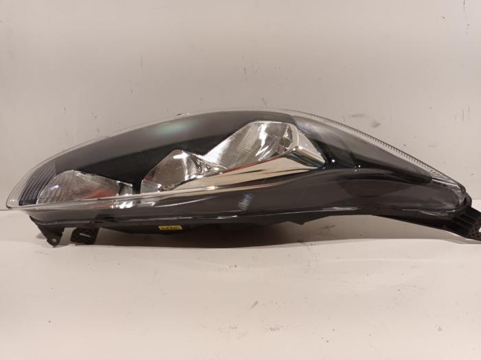 Strålkastare, höger från en Ford Fiesta 2014