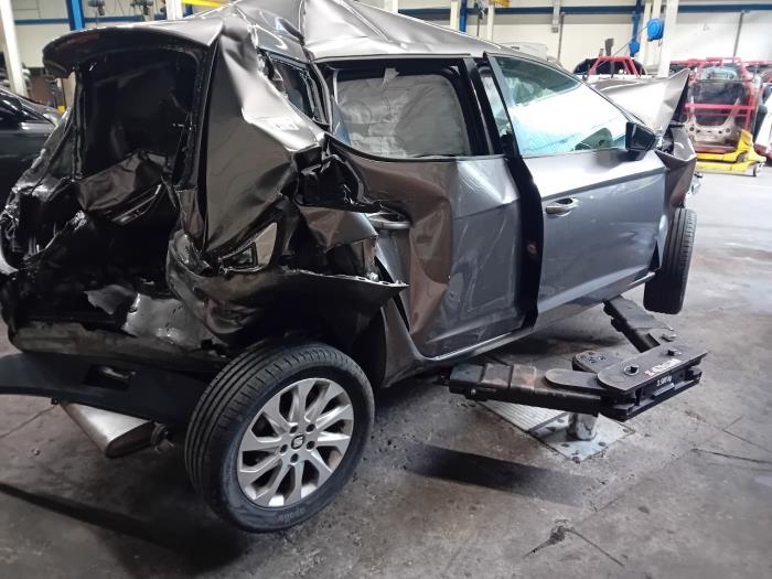 Stötdämparstång, höger fram från en Seat Leon 2016