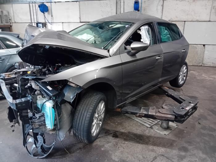 Stötdämparstång, höger fram från en Seat Leon 2016