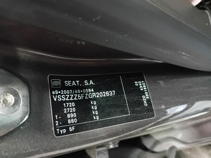 Stötdämparstång, höger fram från en Seat Leon 2016