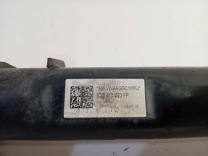 Stötdämparstång, höger fram från en Seat Leon 2016