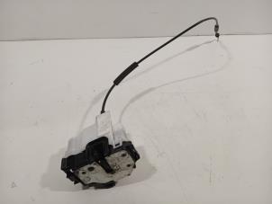 Begagnade Dörrlåsmekanism, 4-dörrars, höger fram Fiat 500 Pris € 20,00 Marginaltabell erbjuds av Van der Ven Autorecycling B.V.