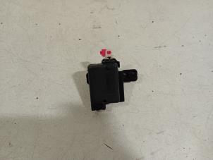 Gebruikte Achterklep motor Dacia Sandero Prijs € 20,00 Margeregeling aangeboden door Van der Ven Autorecycling B.V.