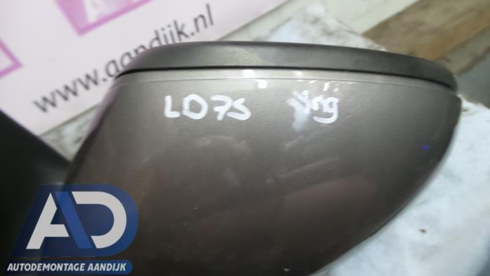 Skärmspegel, vänster från en Volkswagen Tiguan (5N1/2) 2.0 TDI 16V 4Motion 2009