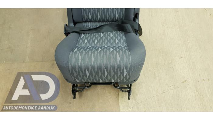 Stoel achter van een Volkswagen Sharan (7M8/M9/M6) 1.9 TDI 115 2003