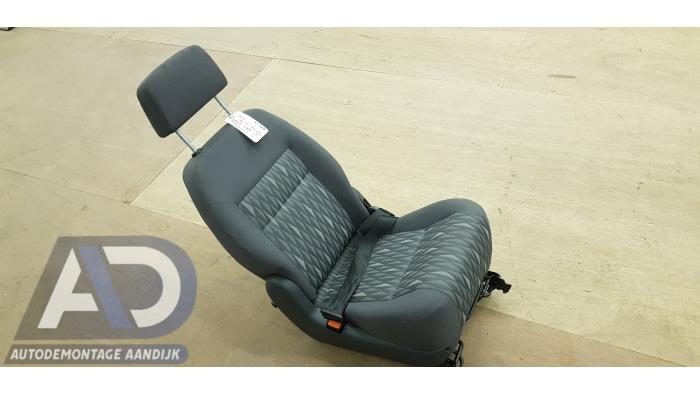 Stoel achter van een Volkswagen Sharan (7M8/M9/M6) 1.9 TDI 115 2003