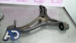 Begagnade Främre gaffelben, höger Mercedes ML II (164/4JG) 3.0 ML-320 CDI 4-Matic V6 24V Pris € 89,99 Marginaltabell erbjuds av Autodemontage Aandijk