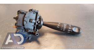 Używane Przelacznik Combi kolumny kierownicy Toyota RAV4 (A2) 2.0 16V VVT-i 4x4 Cena € 34,95 Procedura marży oferowane przez Autodemontage Aandijk