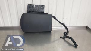 Gebruikte Armleuning Peugeot 3008 I (0U/HU) 1.6 VTI 16V Prijs € 74,99 Margeregeling aangeboden door Autodemontage Aandijk