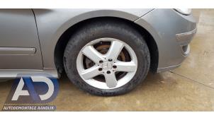Begagnade Sporthjulsuppsättning Mercedes B (W245) 1.7 B-170 16V Pris € 199,99 Marginaltabell erbjuds av Autodemontage Aandijk