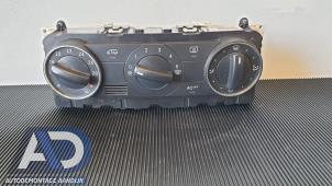 Begagnade Luftkonditionering, kontrollpanel Mercedes A (W169) 2.0 A-160 CDI 16V 3-Drs. Pris € 49,99 Marginaltabell erbjuds av Autodemontage Aandijk