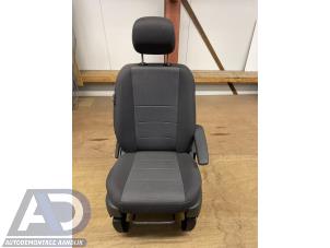 Gebruikte Stoel rechts Chrysler Voyager/Grand Voyager (RT) 2.8 CRD 16V Grand Voyager Prijs € 125,00 Margeregeling aangeboden door Autodemontage Aandijk