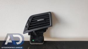 Begagnade Luftmunstycke, instrumentbräda BMW X1 (E84) sDrive 20d 2.0 16V Pris € 24,99 Marginaltabell erbjuds av Autodemontage Aandijk