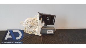 Begagnade Motor, dörrfönster Volkswagen Passat (3C2) 2.0 TDI 16V 170 Pris € 24,99 Marginaltabell erbjuds av Autodemontage Aandijk