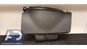 Używane Schowek w desce rozdzielczej Peugeot Partner (GC/GF/GG/GJ/GK) 1.6 HDI 90 16V Cena € 39,99 Procedura marży oferowane przez Autodemontage Aandijk