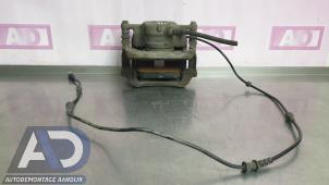 Gebruikte Remklauw (Tang) rechts-voor Mercedes B (W246) 1.6 B-180 BlueEFFICIENCY Turbo 16V Prijs € 39,99 Margeregeling aangeboden door Autodemontage Aandijk