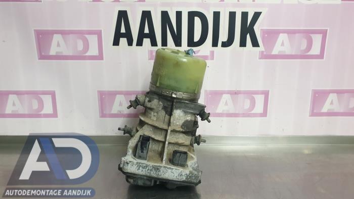 Servostyrningspump från en Ford S-Max (GBW) 2.0 TDCi 16V 140 2008