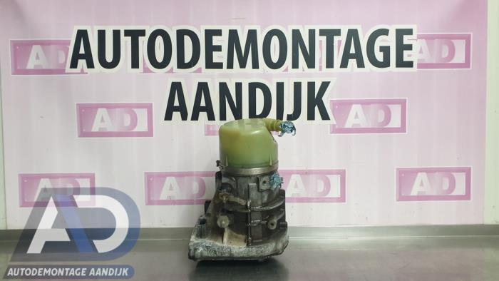 Servostyrningspump från en Ford S-Max (GBW) 2.0 TDCi 16V 140 2008